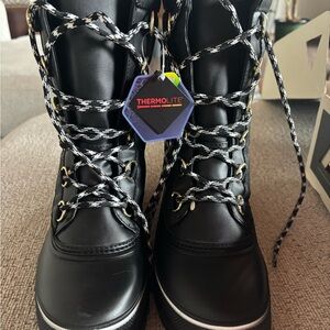 Alpine Design Black and White Winter Boots